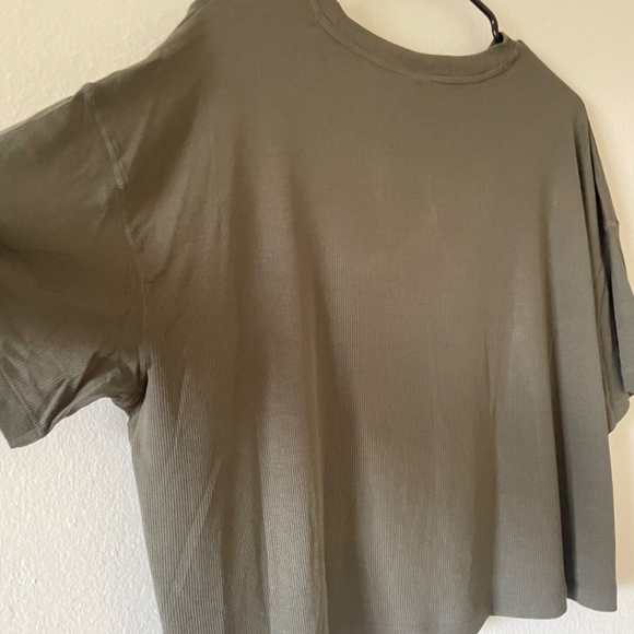 Vuori cove crop woman’s short sleeve crewneck T-shirt size M - Picture 8 of 13